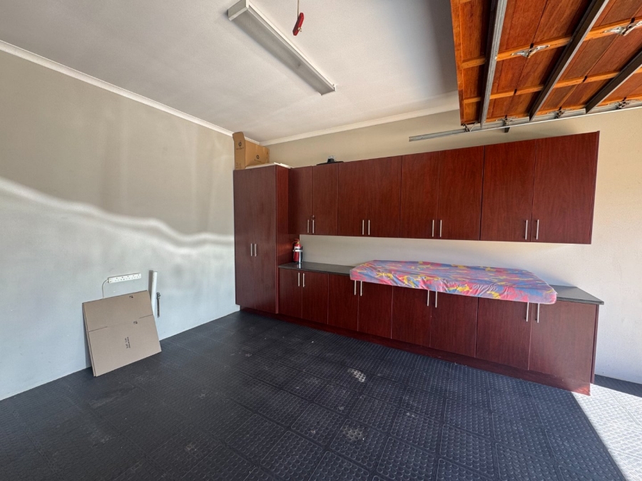 To Let 4 Bedroom Property for Rent in Pecanwood Estate North West
